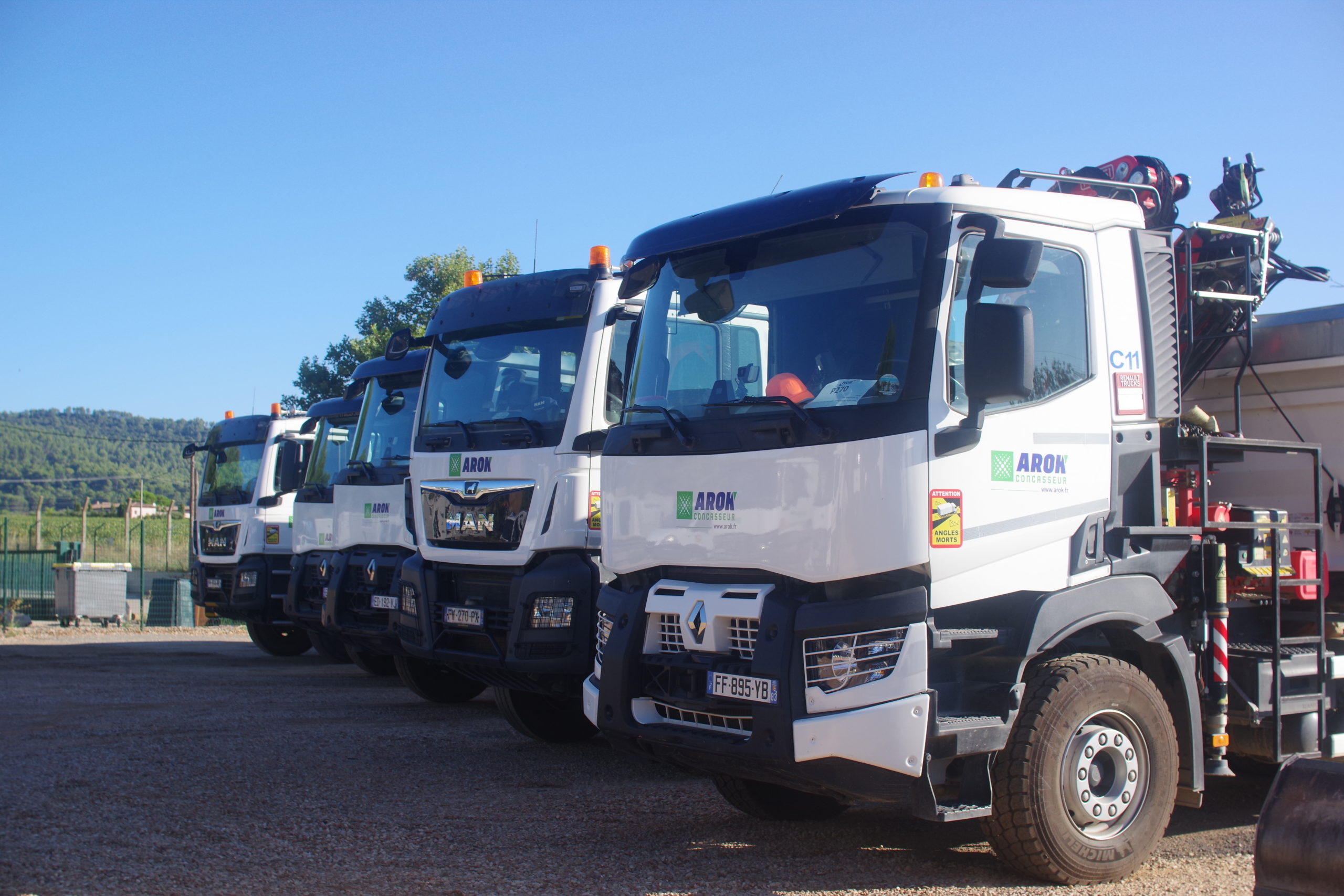 Location de camion benne, camion amplirol et camion grue 